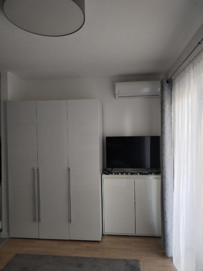 Appartement Studio Apartman Implex à Ðakovo Extérieur photo